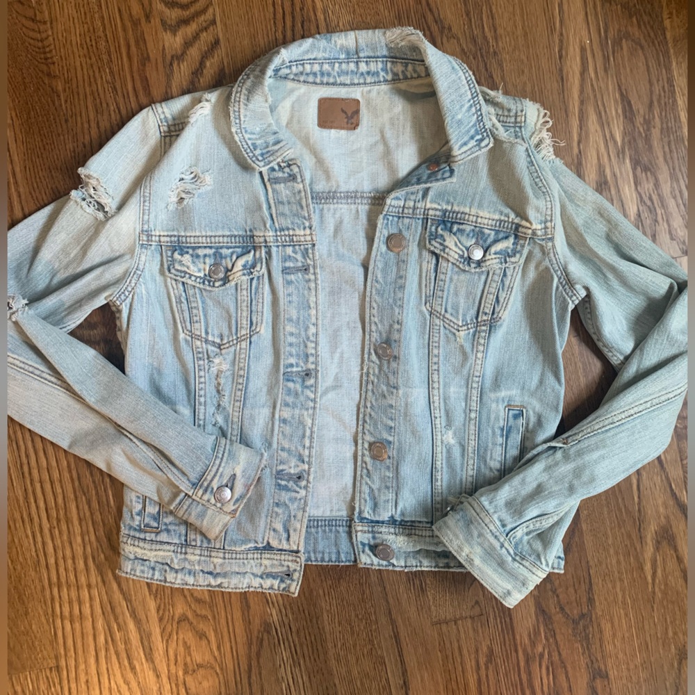 COPY - American Eagle Outfitters Destroyed & Ripped Light Wash Denim Jacket - S…